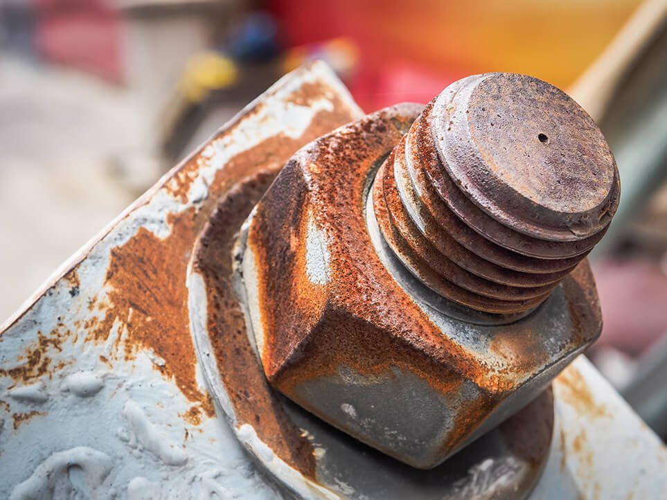 Bolt covered in rust, to be removed with Soudal Multi Spray